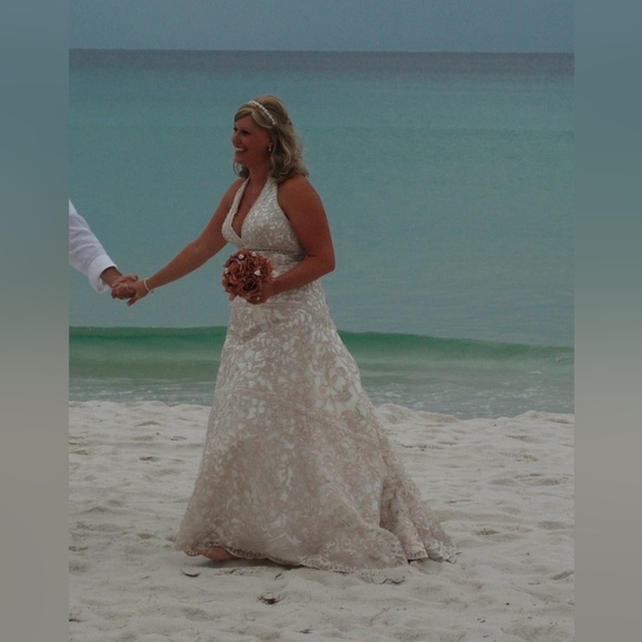 Allure bridal gown / Halter style A-line dress - Picture 5 of 10